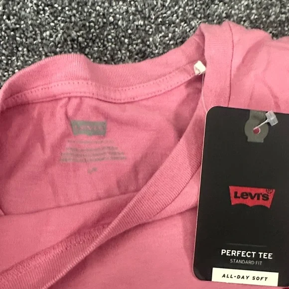 Levi's Vibrant Pink Tee - Picture 2 of 3